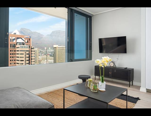 0.5 BEDROOM APARTMENT FOR SALE IN CAPE TOWN CITY CENTRE